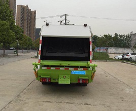 程力威牌CLW5040ZYSJ5型壓縮式垃圾車